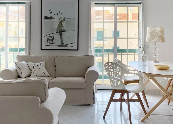 Stylish 3 Bedroom Apartment Close To The Beach