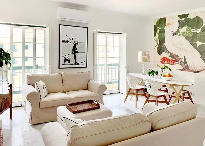 Stylish 3 Bedroom Apartment Close To The Beach