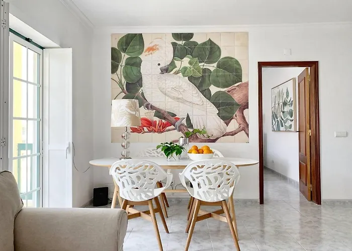 Stylish 3 Bedroom Apartment Close To The Beach