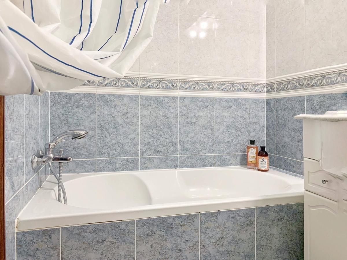 Stylish 3 Bedroom Close To The Apartment